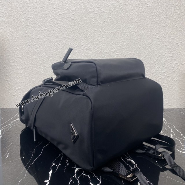 Prada專櫃新款升級版男士背包 2VZ135 普拉達黑色降落傘雙肩背包 csp1640